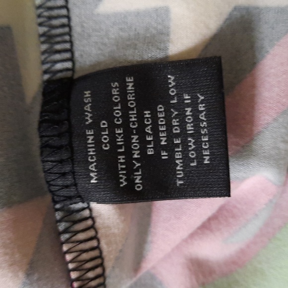 NWT INVESTMENTS WOMAN BLACK AND MULTICOLOR HOUNDSTOOTH BLOUSE SZ 3X - Picture 14 of 15